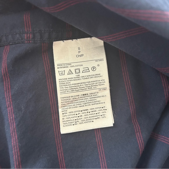 Banana Republic Casual Button-Down Shirt Navy Blue Red Stripe Men's size Small - Picture 9 of 10